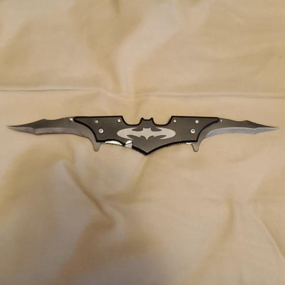 Batman Knife - Picture 2 of 6